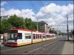 Hier ist ein Triebwagen der Rhein-Haardtbahn Richtung Bad Drkheim auf dem Kaiserring unterwegs.