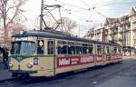 Tw 106 der OEG wartet Anfang Januar 1975 am Heidelberger Bismarckplatz auf die Weiterfahrt nach Mannheim.