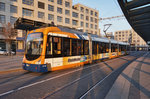 rnv-Tramwagen 4139 als Linie 5 (Seckenheim OEG-Bahnhof - Seckenheim Pforzheimer Straße), am 18.3.2016 beim Halt an der Haltestelle Mannheim Hauptbahnhof.