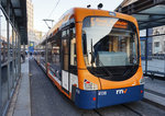 rnv-Tramwagen 4138 als Linie 5 (Seckenheim Pforzheimer Straße - Seckenheim OEG-Bahnhof), am 18.3.2016 beim Halt an der Haltestelle Mannheim Hauptbahnhof.