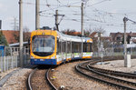 rnv-Tramwagen 4147 als Linie 5 (Seckenheim OEG-Bahnhof - Seckenheim Pforzheimer Straße), am 24.3.2016 bei der Einfahrt in den Bahnhof Käfertal.