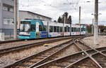 rnv-Tramwagen 5643 als Linie 4 (Heddesheim, Bahnhof - Oggersheim Endstelle), am 28.3.2016 bei der Einfahrt in den Bahnhof Käfertal.