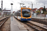rnv-Tramwagen 5715 als Linie 4 (Oggersheim Endstelle - Heddesheim, Bahnhof), am 28.3.2016 bei der Einfahrt in den Bahnhof Käfertal.