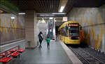 Im Straßenbahnvorlaufbetrieb - 

... befindet sich ein Großteil der Stadtbahnanlagen in Mülheim an der Ruhr. Der Streckenast vom Hauptbahnhof über den U-Bahnhof Aktienstraße mit Anschluss der Straßenbahnstrecke nach Oberdümpten ging 1985 in Betrieb. Hier ein Blick in die Station Aktienstraße mit einer Flexity Classic Tram auf der Linie 102.

Nachdem einem vorbildlichen Ausbau einem Teil der vorhandenen Straßenbahnstrecken, gibt es in Mülheim leider wieder Straßenbahn-Stilllegungen, so der Strecke zum Flughafen und aktuell der Kahlenbergstrecke.

23.08.2023 (M)