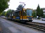 Ein DUEWAG-Stadtbahnwagen M6 der Mlheimer Verkehrsgesellschaft auf der Zeppelinstrae in Mlheim (Ruhr) am 7.