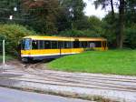 Ein DUEWAG-Stadtbahnwagen M6 der Mlheimer Verkehrsgesellschaft in der Wendeschleife am Hauptfriedhof von Mlheim (Ruhr) am 7.