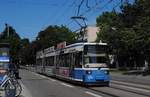 Tw.2111 als ausrückender Zug der Linie 23 in der ausschließlich als Betriebsstrecke genutzten Parzivalstraße. (09.06.2019)