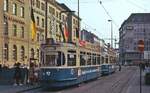 An der Haltestelle Hauptbahnhof kommt M5 2532 im September 1973 auf der Fahrt zum Scheidplatz an, zurück wird er dann Fahrgäste zur Wiesn bringen...