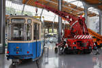 Der Triebwagen 2443 vom Typ M 4.65 wurde 1967 gebaut und war bei der Straßenbahn in München im Einsatz. (Verkehrszentrum des Deutsches Museums München, August 2020) [Genehmigung liegt vor]