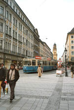 Münchener Straßenbahn, Perusastraße (?), Zug mit Wagen der Reihe M (Rathgeber), Sommer 1984