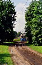 Zug der Münchener Straßenbahnlinie 12 mit Wagen der Rathgeberbaureihe M, Ort leider unbekannt, 1984
