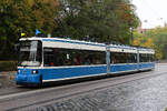 Wagen 2110 auf der Maximilansbrücke fährt nun seine Runden Richtung Sendlinger Tor zum 150 Geburtstag der Münchener Straßenbahn am 17.10.26.