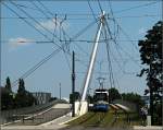 Am schrägen Seil -    Brücke der neuen Straßenbahnlinie 23 über den Petuelring.