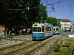 Die MnchenTram konnte ich am heien 27.07.2013 in Form des Prchens aus Tw 2412 und Bw 3407 am Sendlinger Tor auf den Chip bannen.