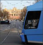 Das Maximilianeum und die Tram -    Am Maxmonument in der Maximilianstraße.