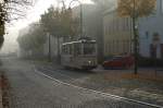 Wagen 29 der Naumburger Straenbahn erreicht im Morgennebel die Endhaltestelle am Hbf.