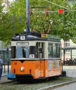 Historische Straßenbahn Naumburg (Saale) - Wagen 38 - Typ  Gotha  Bj. 1960 auf Linie 4 Richtung Vogelwiese am 24.09.2014 in Naumburg (Saale), Endstelle Hauptbahnhof.