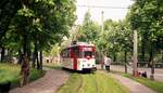Straßenbahn Naumburg/Saale__Tw 33 [T57; VEB Gotha 1958; ex Frankfurt/O ex Gotha; ab 2003 abgestellt, 2007 an Chemnitz] als Linie 2 auf der Rückfahrt von der 'Vogelwiese'.__30-04-2000