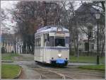 Wagen 37 hat soeben die Haltestelle Marientor verlassen und fhrt am Depot vorbei Richtung Hauptbahnhof Naumburg (Saale) (09.12.2009)