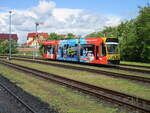 Der Combino Duo Tw203 nach Verlassen des Stra�enbahnetzes auf den ersten HSB Netzmeter,am 14.Mai 2026,in Nordhausen Nord.