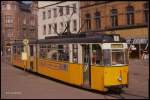 Tram Wagen 51 auf der Linie 1 auf dem Bahnhofsvorplatz in Nordhausen am 17.3.1990.