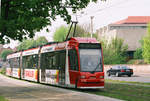 29. April 2004, Nürnberg, Straßenbahnzug 1118 der Linie 8 im Laufertorgraben. 