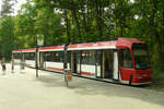 15. Mai 2008, Nürnberg, Straßenbahnzug 1110 der Linie 5 an der Endhaltestelle Tiergarten