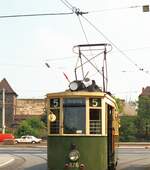 Straßenbahn Nürnberg__Historischer Tw 876 [MAN/SSW, 1935} vor dem Opernhaus, auf dem Richard-Wagner-Platz.__07-1983