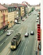 Straßenbahn Nürnberg__Historischer Tw (vermutlich 877; MAN/SSW,1935) als Linie 2 vom Dutzendteich kommend in der Schweiggerstraße.__1988/89