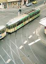 Straßenbahn Nürnberg__Straßenbahn-Kreuzung Allersberger, Schweigger- und Wölckernstraße in der Südstadt. Linie 9 auf dem Weg Richtung Hbf.__1988/89