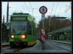 Tw 207 der Oberhausener Straenbahn beim Oberhausener Hauptbahnhof. Aufgenommen am 5.12.2009