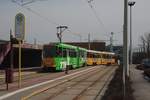 Plauen - PSB - Die Tw 224 (ČKD Praha Smichov, Bauj. 1987) im Einsatz als Fahrschule, bei Einf. in die Hst. Ob. Bf Stadtpark am 26.03.2013, im Schlepp hat er Tw 214 (ČKD, Bauj. 1983)