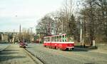Straßenbahn Plauen__Tw 212 [KT4DM, CKD 1983;+ 2005] auf Linie 5 Richtung Innenstadt bei der Haltestelle Bickelstraße.__03-02-1990