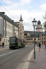 Tw 232 (ČKD Prahe Smichov, Bauj. 1988) unterwegs auf der Linie 1 nach Neundorf, vor der Hst. Hans-Löwel Platz, am 12.05.2010.