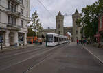Wagen 434 der Verkehrsbetriebe in Potsdam war am 06.10.2025 als Fahrschule im Einsatz. Gerade wurde das Nauener Tor durchfahren.