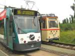 Alt (Tw 46) und NEU (Combino) in der Endschleife Viereckremise in Potsdam (Sept. 2007)