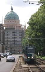 100: Tatra-Doppel 149/249 umrundet als Linie 99 von Babelsberg kommend den Platz der Einheit, um dann Richtung Hauptbahnhof weiter zu fahren.