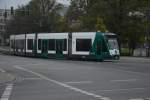 Am 25.10.2014 fährt diese Siemens Combino  406 Erfurt  auf der Linie 94 nach Babelsberg. Aufgenommen Potsdam Bildungsforum.