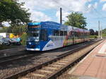 Nach der Pause bereit für die Rückfahrt Richtung Innenstadt der Tw 672,am 14.August 2017,am Bahnsteig in Rostock Dierkow.