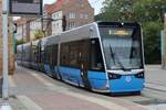 Wagen 613 der Rostocker Straßenbahn am 14.10.17 das Steintor passierend.