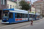 Wagen 663 der Rostocker Straßenbahn am 14.10.17 durch die Richard-Wagner-Straße fahrend.