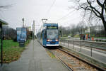 Rostock RSAG SL 4 (6NGTWDE 667) Reutershagen, Hamburger Straße (Hst. Reutershagen) am 25. November 2006. - Scan eines Farbnegativs. Film: Kodak FB 200-6. Kamera: Leica C2.