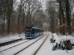Eine Straenbahn im Barnstorfer  Winter wald.