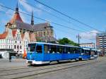 Rostock: Straenbahnlinie 1 nach Rostock-Toitenwinkel Hafenallee an der Haltestelle Rostock-Altstadt Neuer Markt.(3.6.2013) 