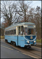 Schöneicher-Rüdersdorfer Straßenbahn GmbH: Der Triebwagen Nr. 73 (Typ: T4, Eigenbau, 1966) der Straßenbahnlinie 88 Berlin-Friedrichshagen - Alt-Rüdersdorf ist am 06.12.2025 als  Sonderfahrt  nach Alt-Rüdersdorf unterwegs. Die Spurweite dieser Strecke ist 1.000 mm. 