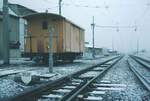 SSb Filderbahn Hilfsgerätewagen 3002 neben der Halle Degerloch an der  Filderbahnstrecke nach Möhringen im morgendlichen Raureif am 31-12-1973