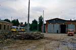 Fr�herer Wagenschuppen der Filderbahn in M�hringen mit einem GT4 Zug der Stra�enbahnlinie 6 nach Echterdingen (1984)