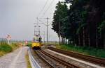 Ein GT4 auf der Stuttgarter Stra�enbahnlinie 3 zwischen Plieningen und der M�hringer Station Landhaus auf dem Weg der fr�heren Filderbahn, 25.07.1984 