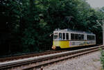 Das Waldst�ck der Stuttgarter Stra�enbahnlinie 3 war vor dem Stadtbahnumbau noch eingleisig gewesen, hier war es 1983 schon zweigleisig ausgebaut f�r die neuen Stadtbahnen (mit zwei unterschiedlichen