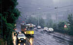 Letzte Straßenbahnsonderfahrt auf der Stuttgarter Neuen Weinsteige bei heftigem Regen.